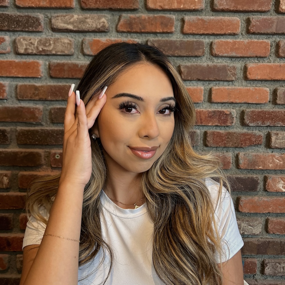 Lash extensions headshot image